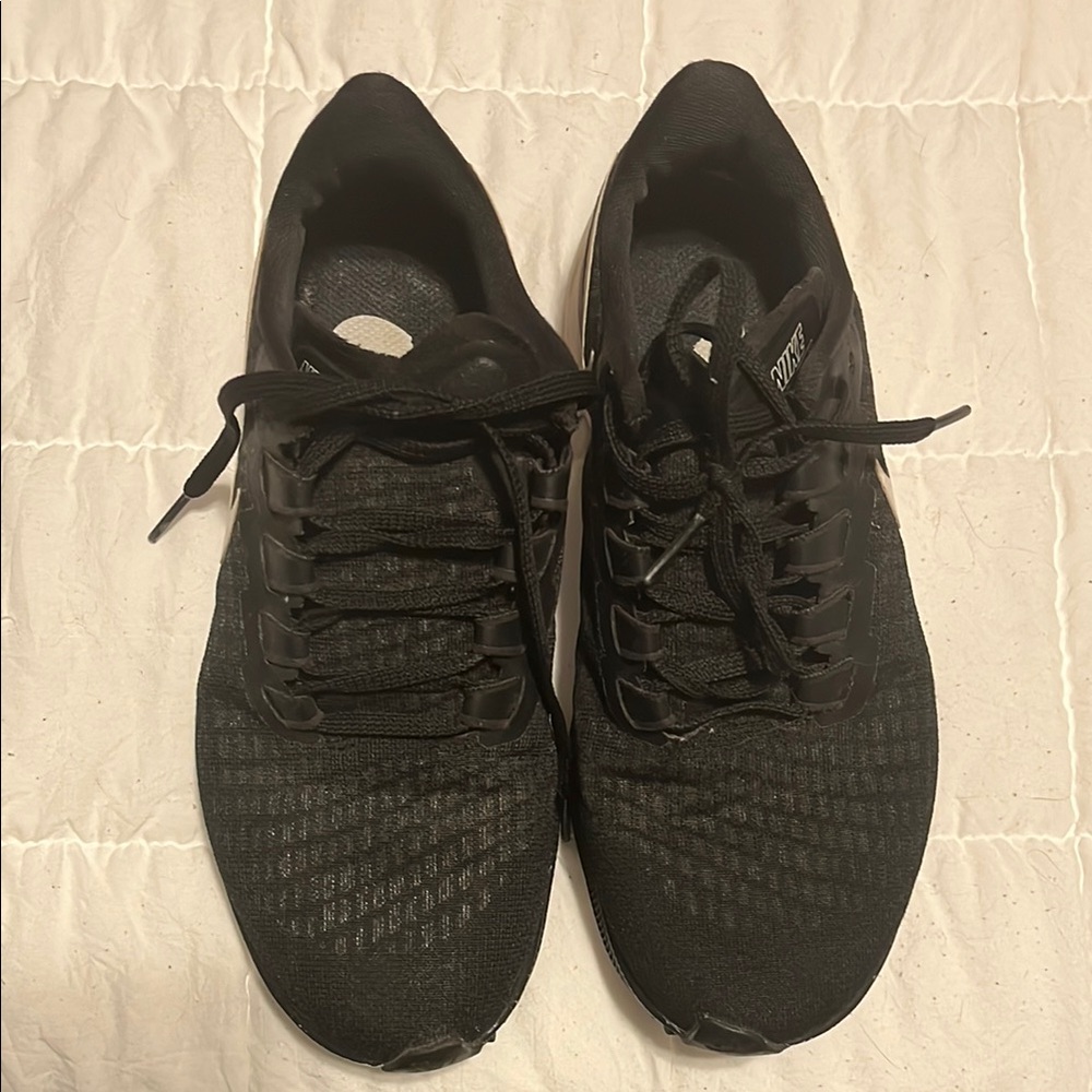 Men's Black Athletic Shoes
